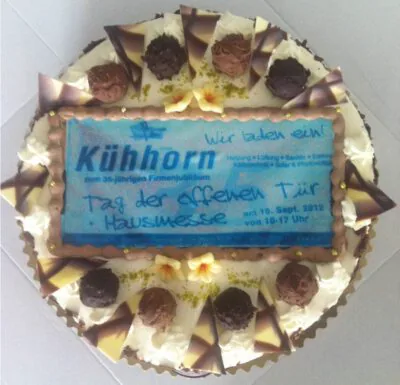 Jubiläumstorte mit Kühhorn-Logo, Aufschrift „Tag der offenen Tür + Hausmesse, 16. Sept. 2012“